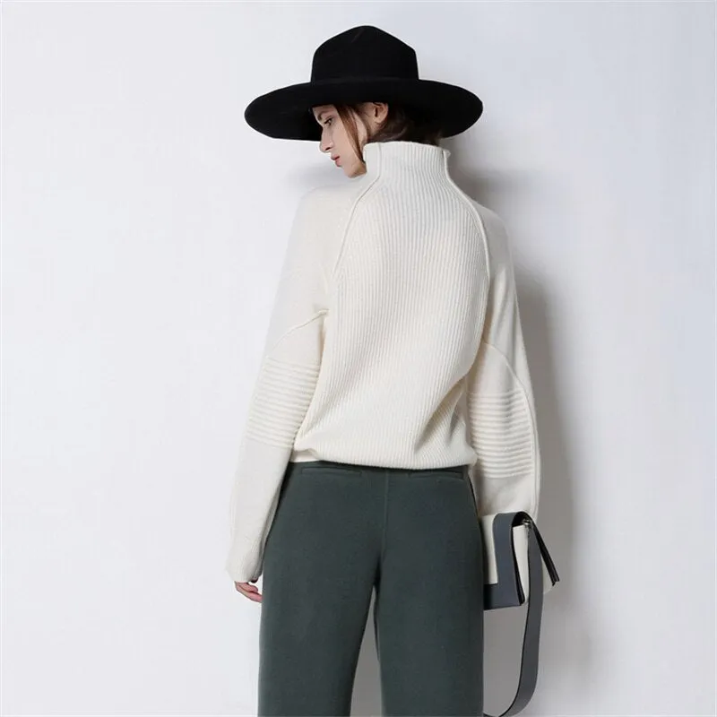 100% Cashmere Turtleneck Sweater with Ribbed Finish and Raised Seams