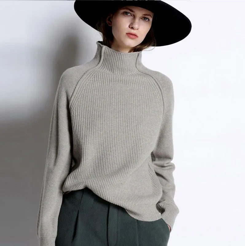 100% Cashmere Turtleneck Sweater with Ribbed Finish and Raised Seams