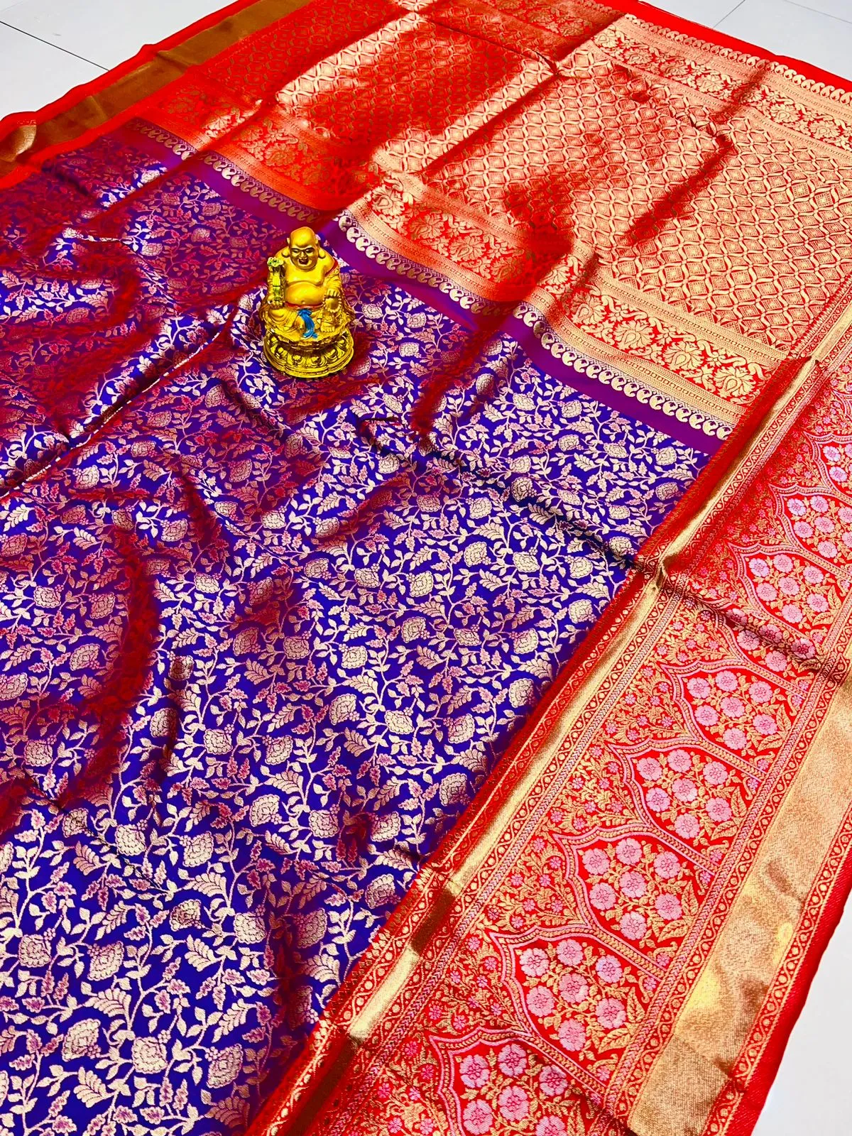 Groovy Royal Blue Kanjivaram Silk Saree With Ephemeral Blouse Piece