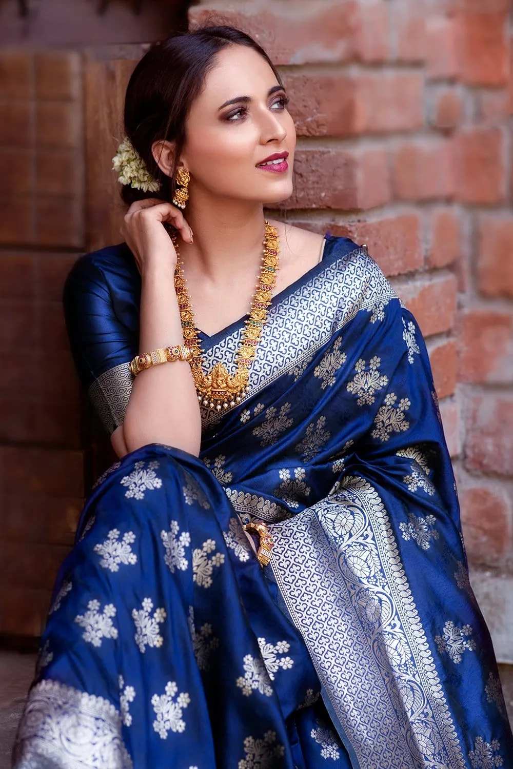 Marvelous Navy Blue Pure Banarasi Silk Saree with Magnetic Blouse Piece