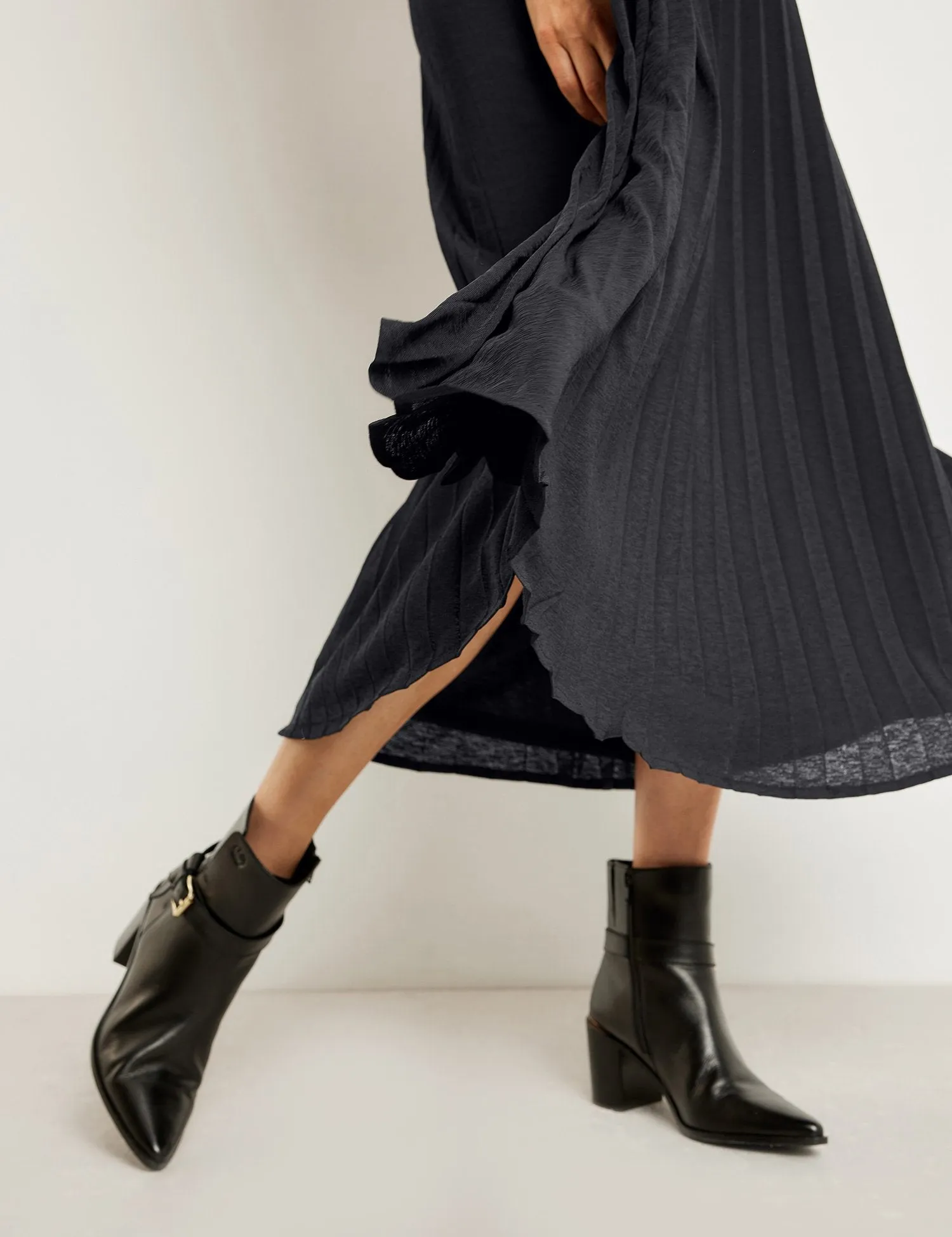 Pull-on Pleated Skirt