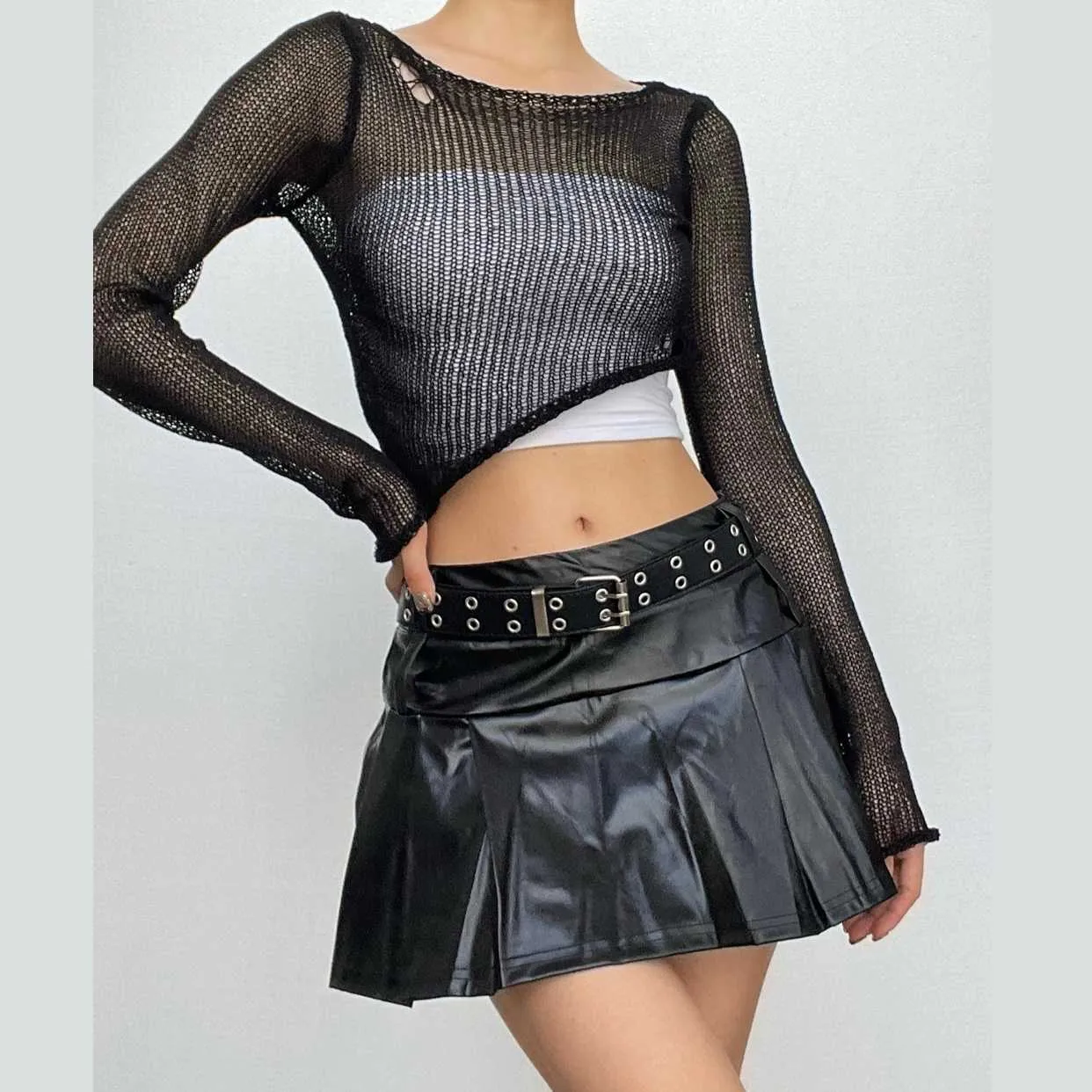 Zip-up metallic pleated medium rise solid mini skirt